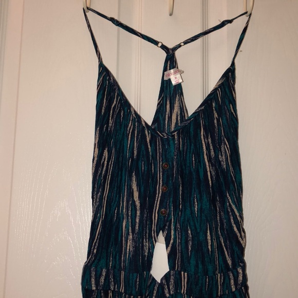 Light-weight jumpsuit, perfect for summer. - Picture 6 of 8